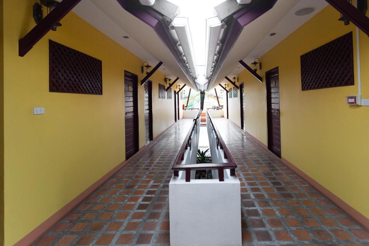Yellow Tique Hotel Lampang Ngoại thất bức ảnh