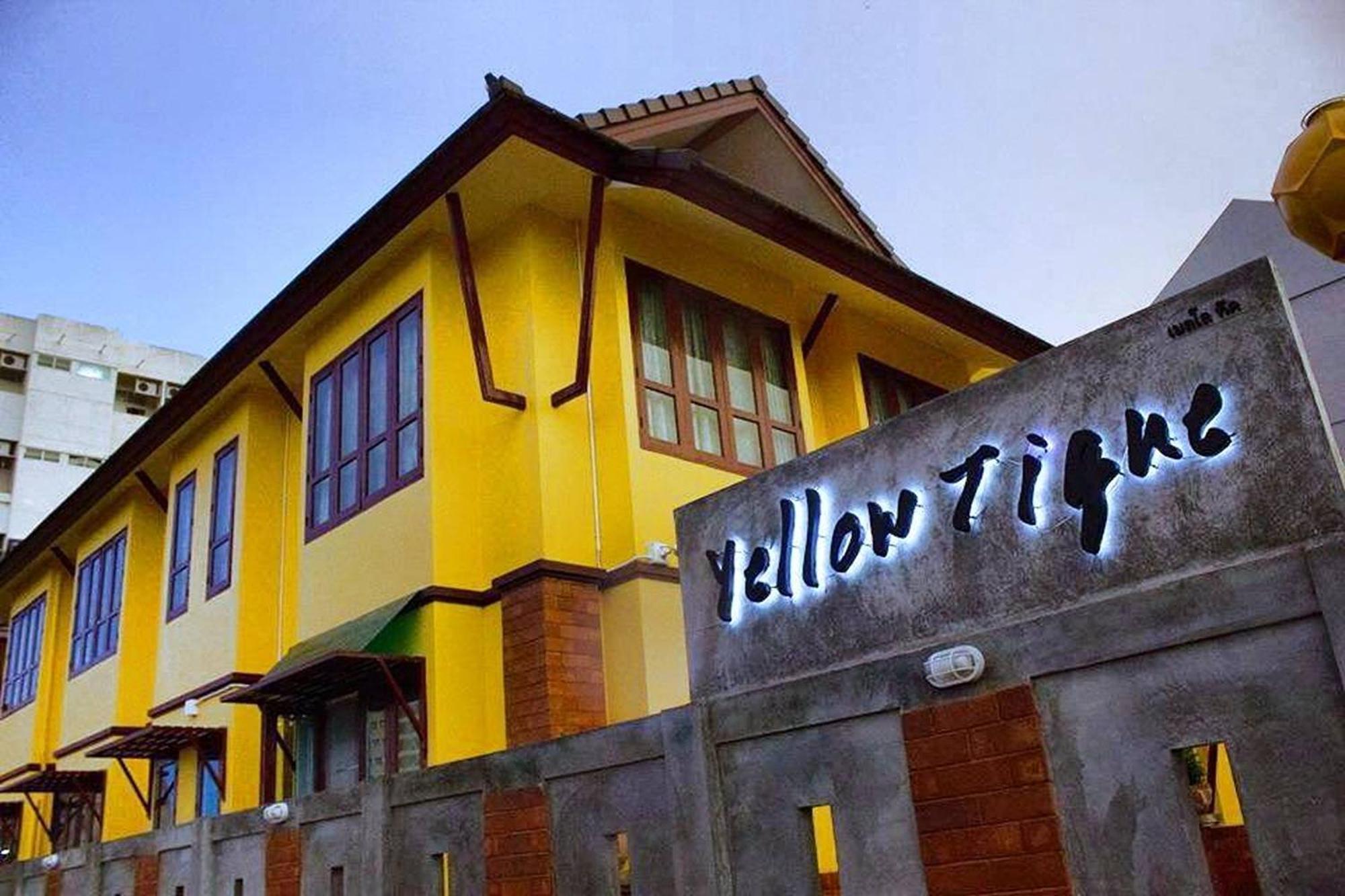 Yellow Tique Hotel Lampang Ngoại thất bức ảnh